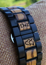 gravirovanie-inicialky-srdiecky-remienok-vini