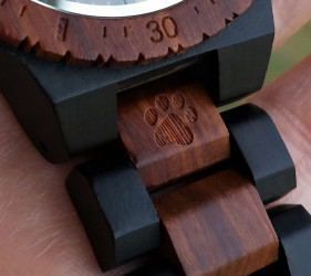 gravirovanie-remienok-packa-detail-vini