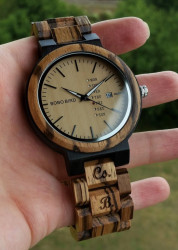 gravirovanie-zebrano-brown-inicialky-vini