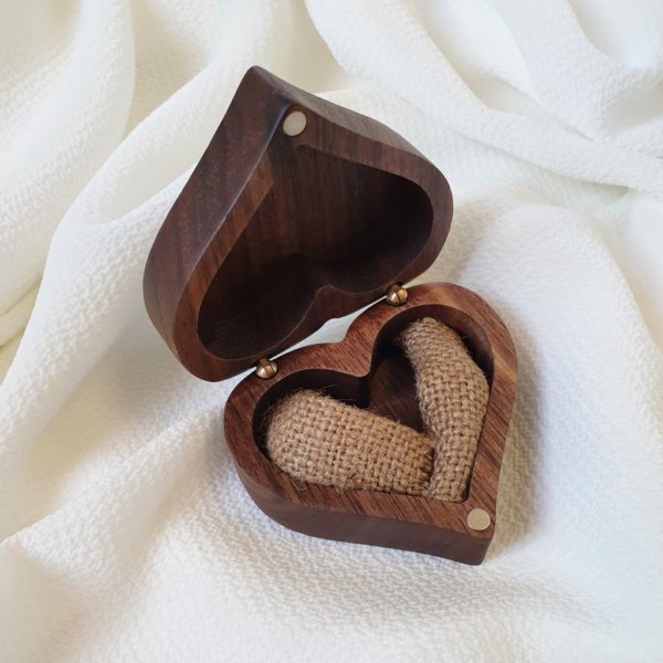 Drevená krabička Srdce orech