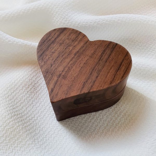 Drevená krabička Srdce orech