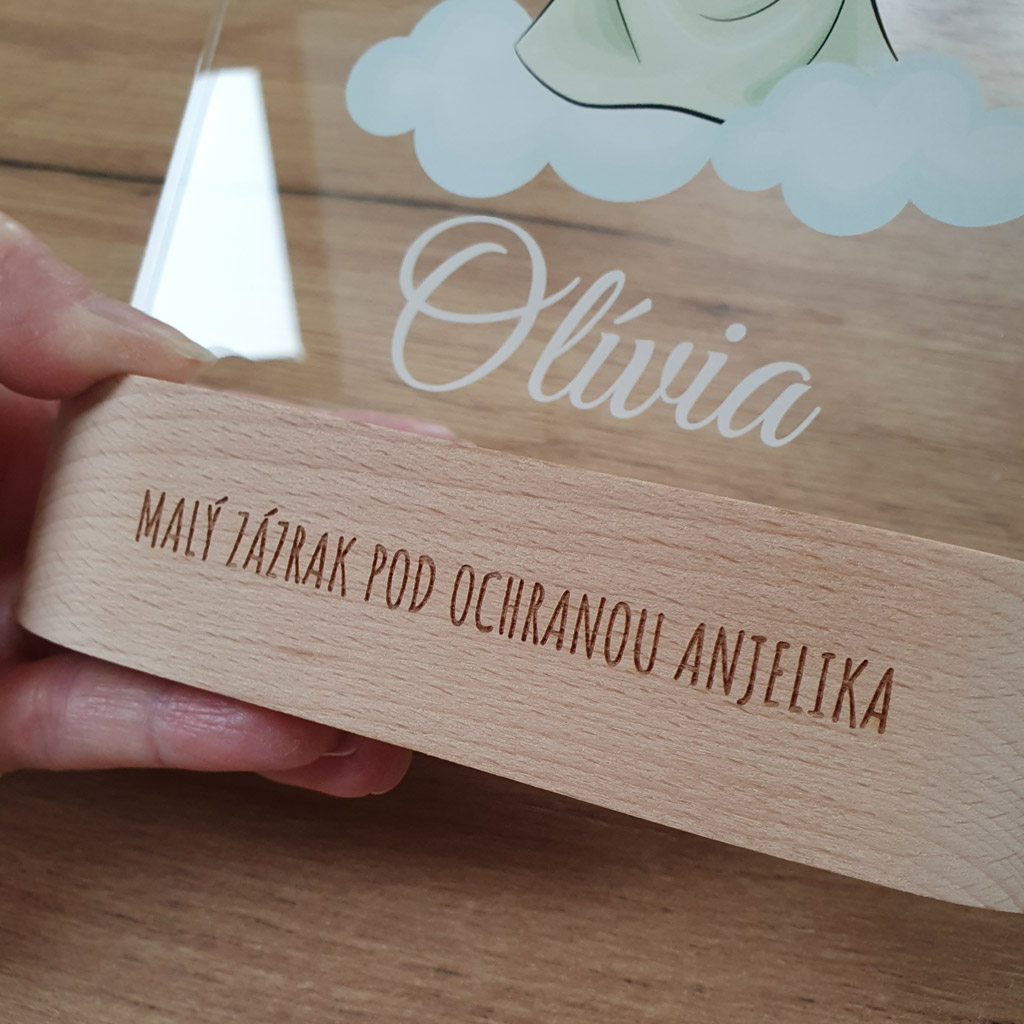 detska-nocna-lampa-s-vlastnym-menom-anjelka-gravirovanie-podstavec-3-vini
