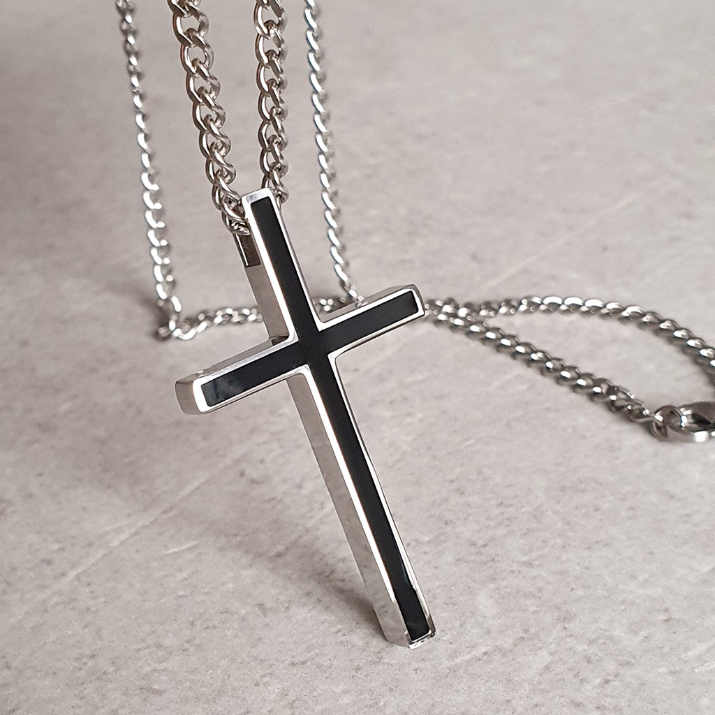 pansky-nahrdelnik-kriz-chirurgicka-ocel-cierny-smalt-personalizovany-1-vini