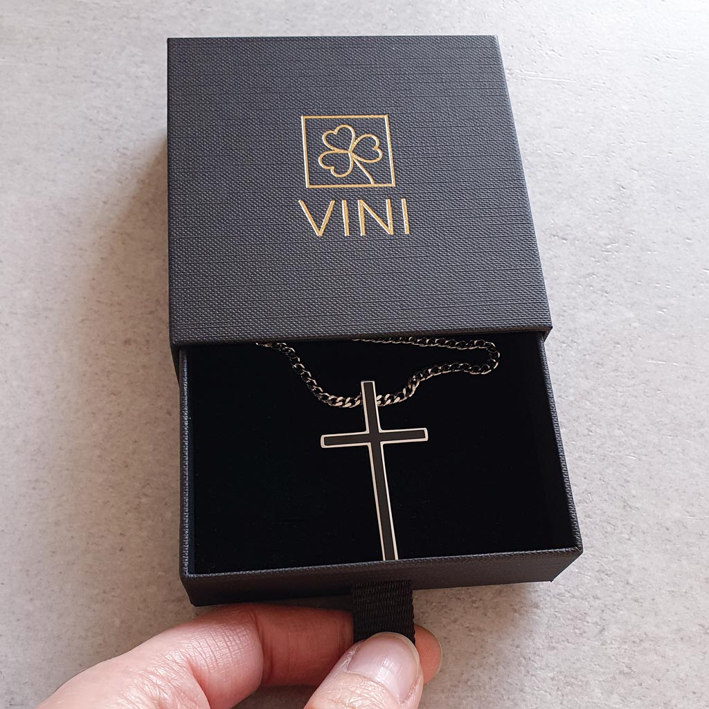 pansky-nahrdelnik-kriz-chirurgicka-ocel-cierny-smalt-personalizovany-2-vini