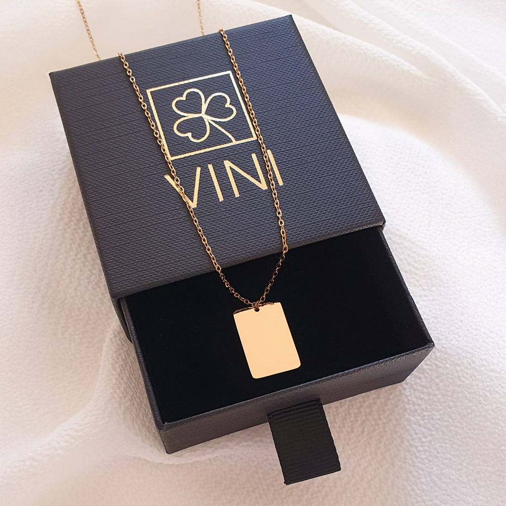 nahrdelnik-moment-personalizovany-privesok-s-gravirovanim-1-vini Personalizovaný náhrdelník v darčekovej krabičke – elegantný darček pre ženu s gravírovaním