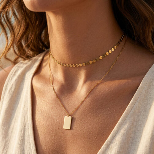 dámsky set náhrdelníkov ADORE s gravírovaným príveskom na krku ženy