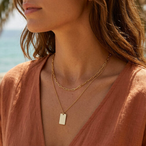 set náhrdelníkov GLORY s gravírovaným príveskom z chirurgickej ocele na krku ženy