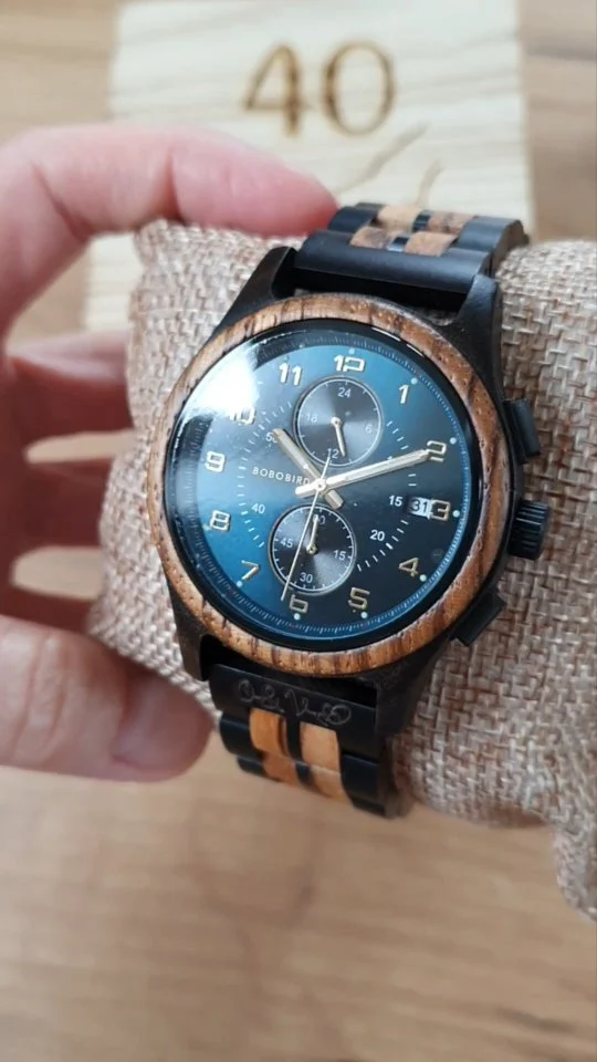 Jedinečný darček zo ❤️ pre každú príležitosť 🎁 s venovaním a motívom vygravírovaným podľa vášho želania 🥰 www.vini.sk 
Viac ako 65 modelov⌚️
Doručenie zadarmo už do 2 pracovných dní 😉

@_vini.sk 
#vyrobeneslaskou #drevenehodinky #gravirovanienamieru #venovanie #jedinecnydarcek #premuza #prezenu #zlasky #vyrocie #eshopvini #slovensko