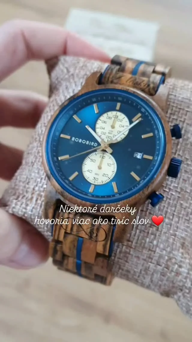 Darček z lásky ❤️ pre vaše lásky 🥰 nájdeš na www.vini.sk 👉 @_vini.sk

#drevenehodinky #jedinecnydarcek #gravirovanienamieru #slovensko
