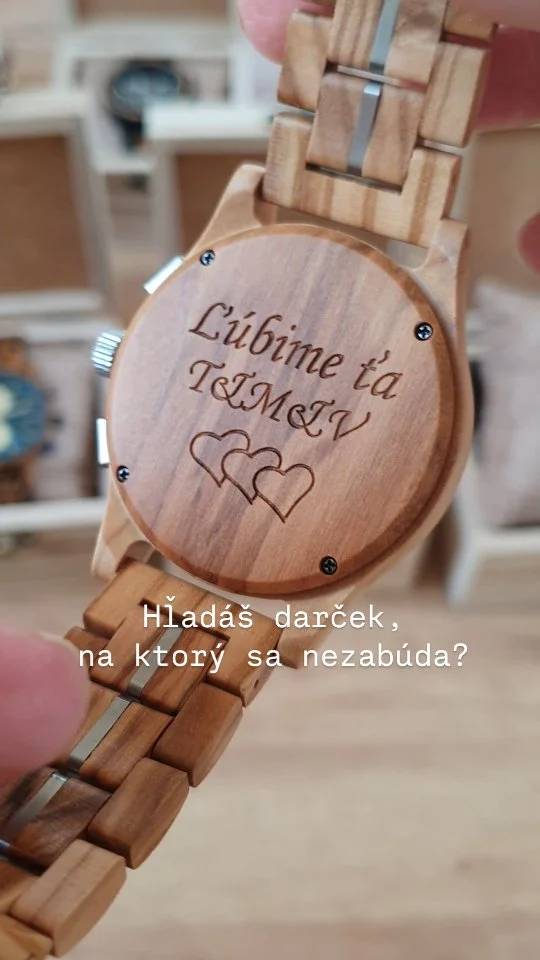Hľadáš darček, na ktorý sa nezabúda? 
⌚️ Meno, dátum, myšlienku... premeníme na spomienku ❤ Drevené hodinky s gravírovaním podľa tvojho želania už do 2 dní  🎁
Krabička zdarma, doprava zdarma, radosť zaručená 🤗  www.vini.sk 

@_vini.sk #drevenehodinky #jedinecnydarcek #denotcov #gravirovanienamieru #eshopvini #slovensko