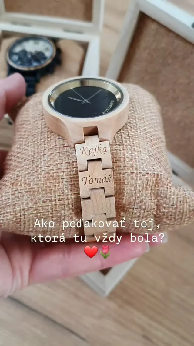 Mamke, mamine, mamičke.... s láskou ❤️ Drevené hodinky s tvojím osobným venovaním, ktoré vygravírujeme podľa tvojho želania 😊 www.vini.sk 
V krásnej drevenej krabičke s doručením už do 2 dní  a s dopravou Zadarmo 🎁

@_vini.sk #denmatiek #drevenehodinky #venovanie
#gravirovanienamieru
#jedinecnydarcek #vyrobeneslaskou #slovensko #eshopvini